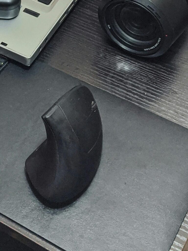 Normal Mouse vs Vertical Mouse: The Ultimate Guide for Choosing the right  between The 2 Types Mouses